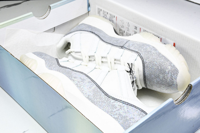 Air Jordan 11 Low HQ7000-001