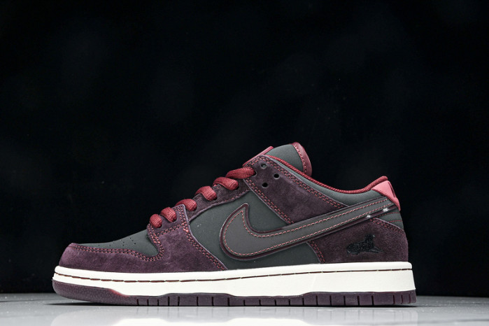 Riot Skateshop x Nike SB Dunk Low FZ1289-200