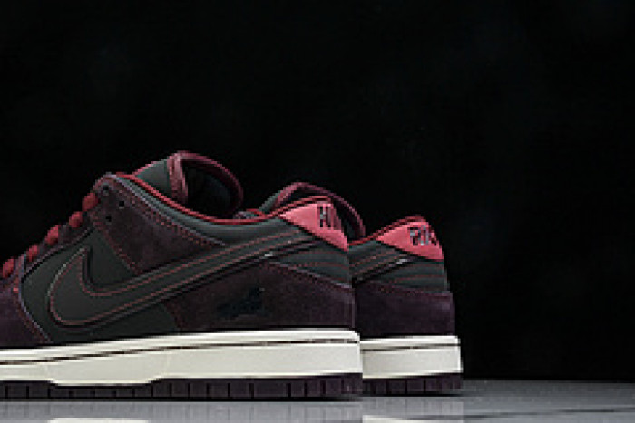 Riot Skateshop x Nike SB Dunk Low FZ1289-200