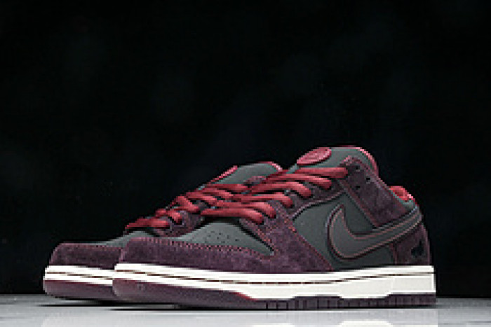 Riot Skateshop x Nike SB Dunk Low FZ1289-200