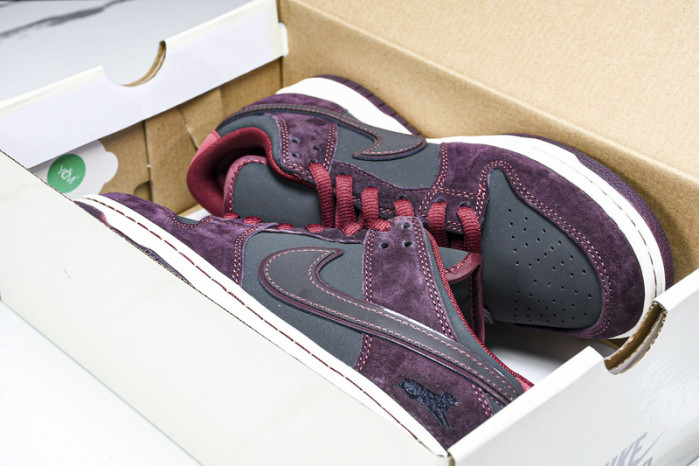 Riot Skateshop x Nike SB Dunk Low FZ1289-200