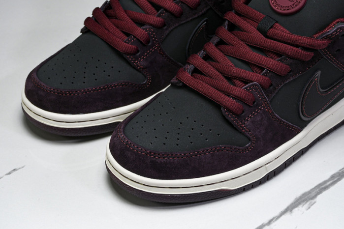 Riot Skateshop x Nike SB Dunk Low FZ1289-200