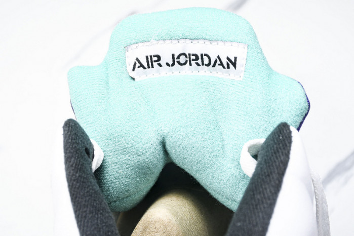 (2013) Jordan 5 Retro Grape 136027-108