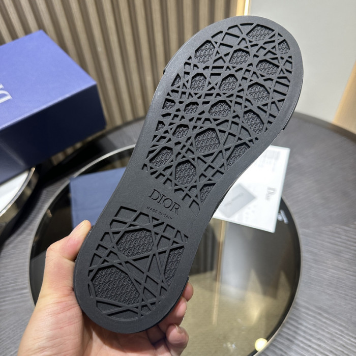 DR B33 LOW-TOP SNEAKERS DR-92